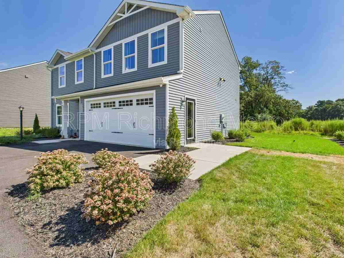 2943 Travis Ln - Photo 2 of 10