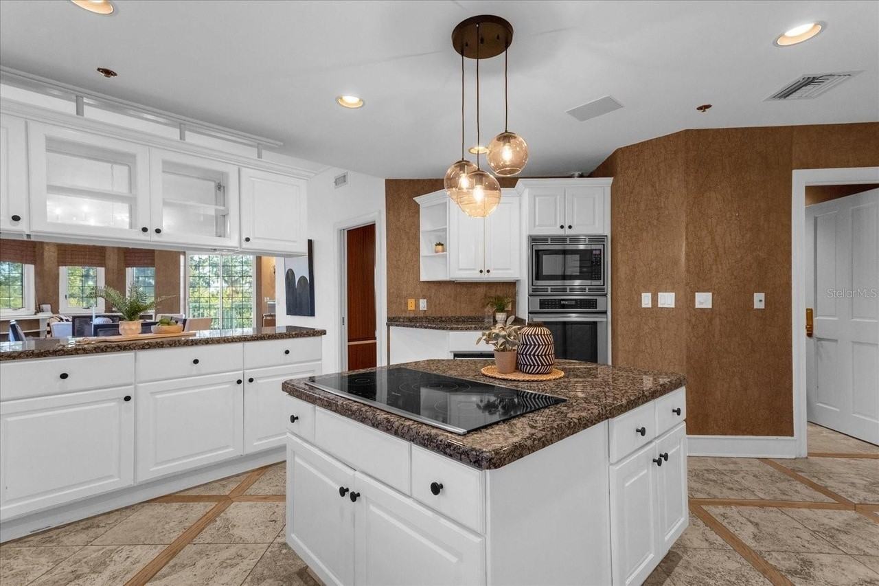 1110 W Ivanhoe Blvd #1110 - Photo 4 of 16