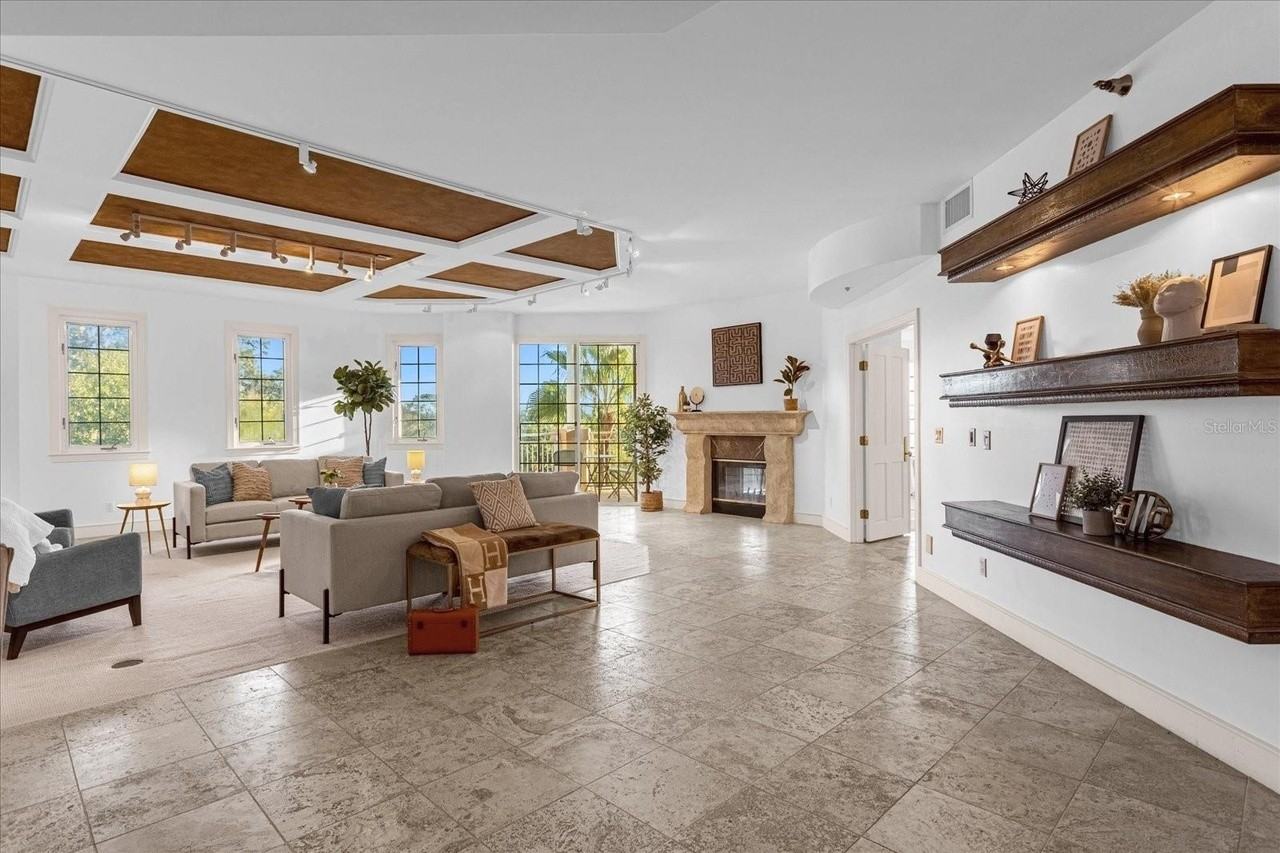 1110 W Ivanhoe Blvd #1110 - Photo 6 of 16