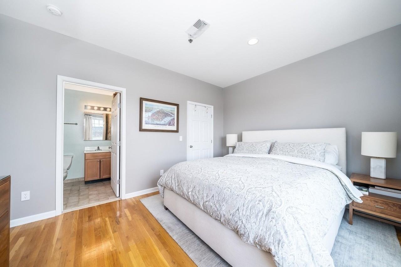 1120 Clinton St #1120 - Photo 4 of 11