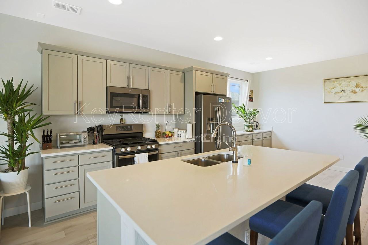270 S Langdale Ct - Photo 5 of 22