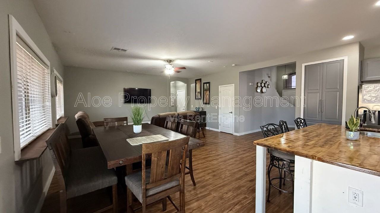 3552 North Excalibur Place - Photo 4 of 50