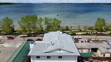 featured image of 4415 Lakeshore Dr