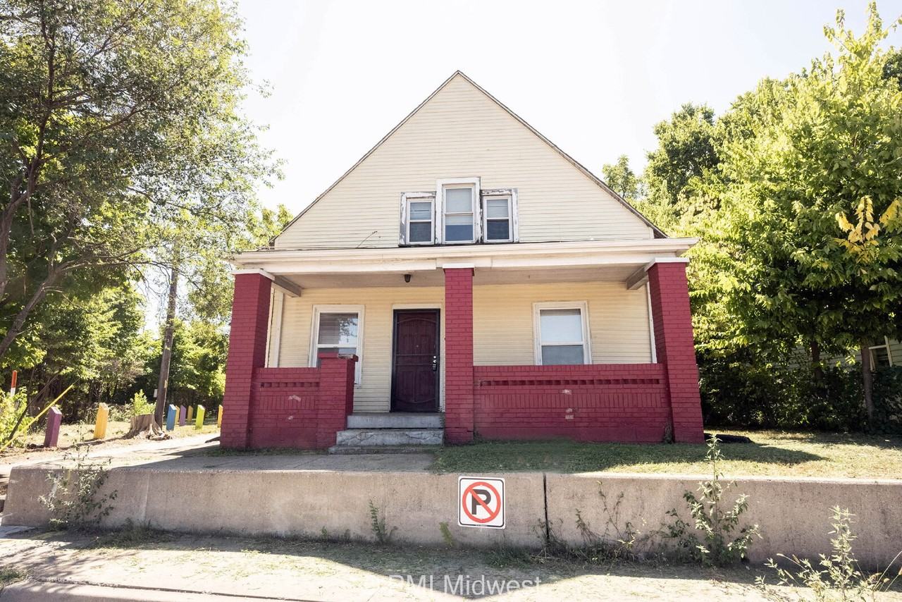 445 W 29th St