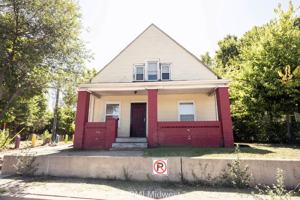 featured image of 445 W 29th St