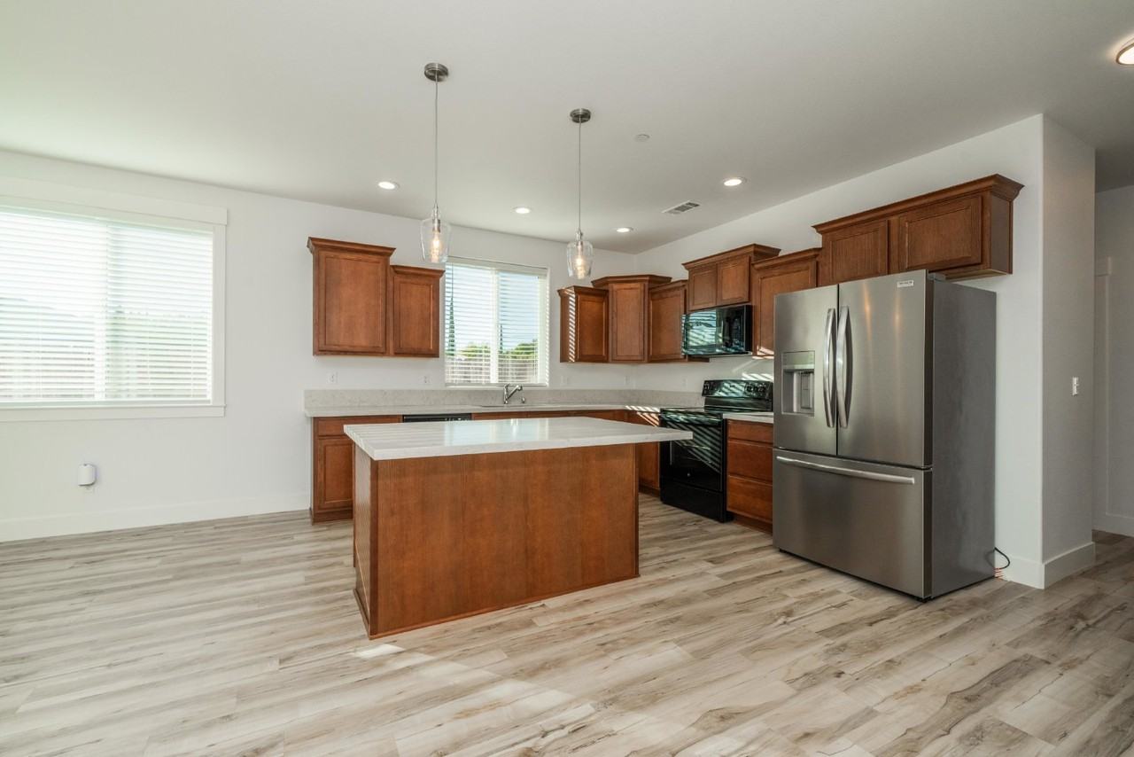 2801 Hawn Ave - Photo 2 of 26