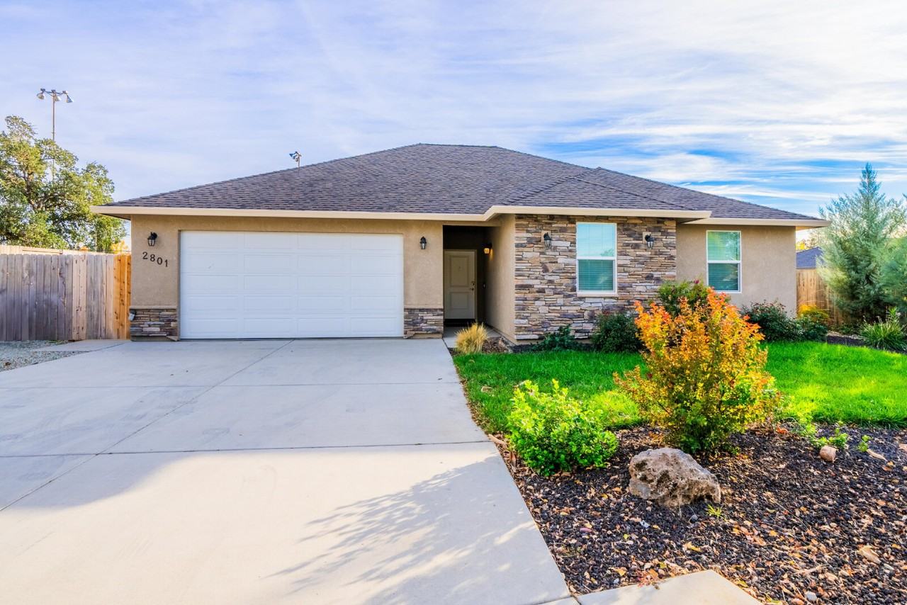 2801 Hawn Ave - Photo 3 of 26