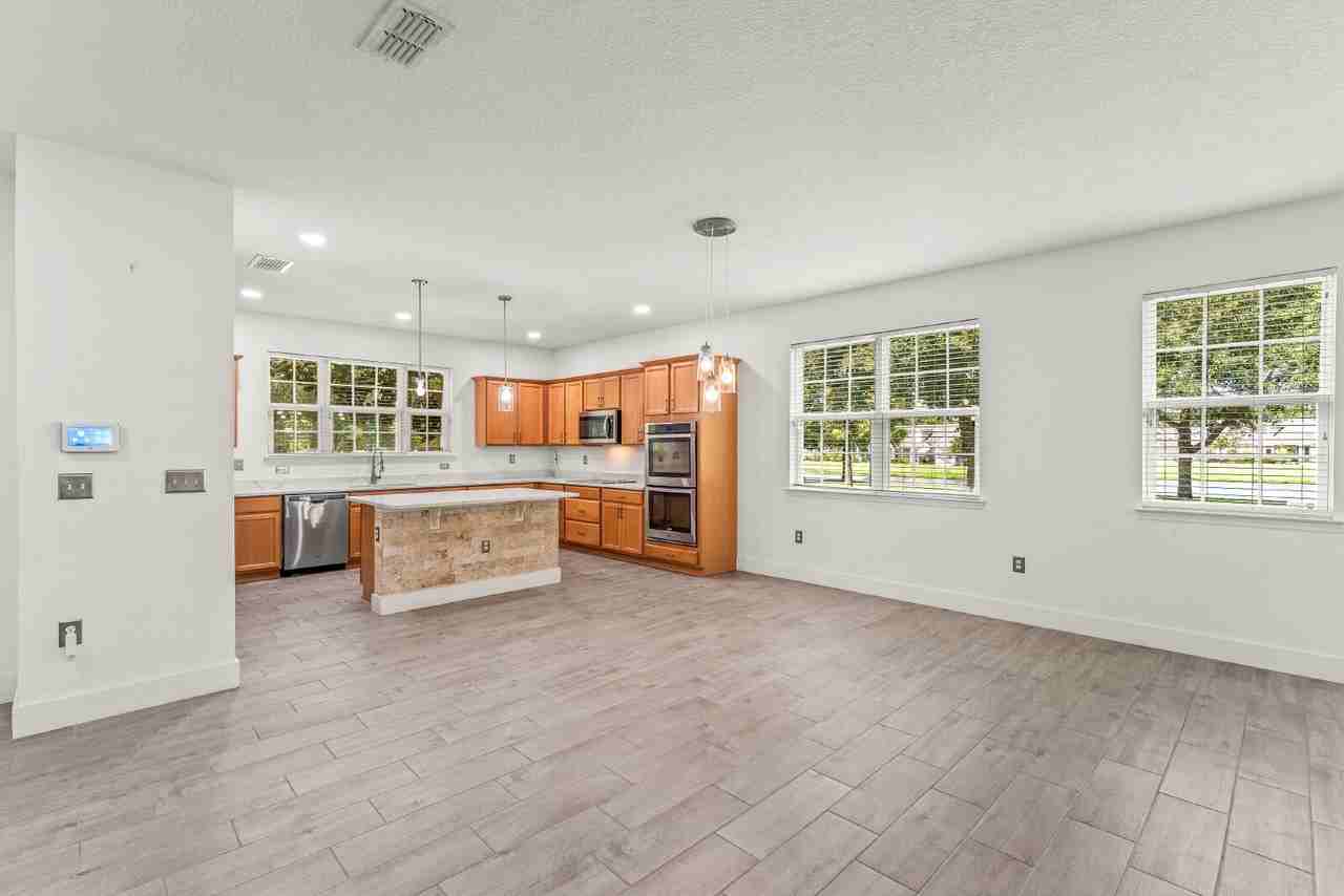13701 Beckman Dr - Photo 4 of 47