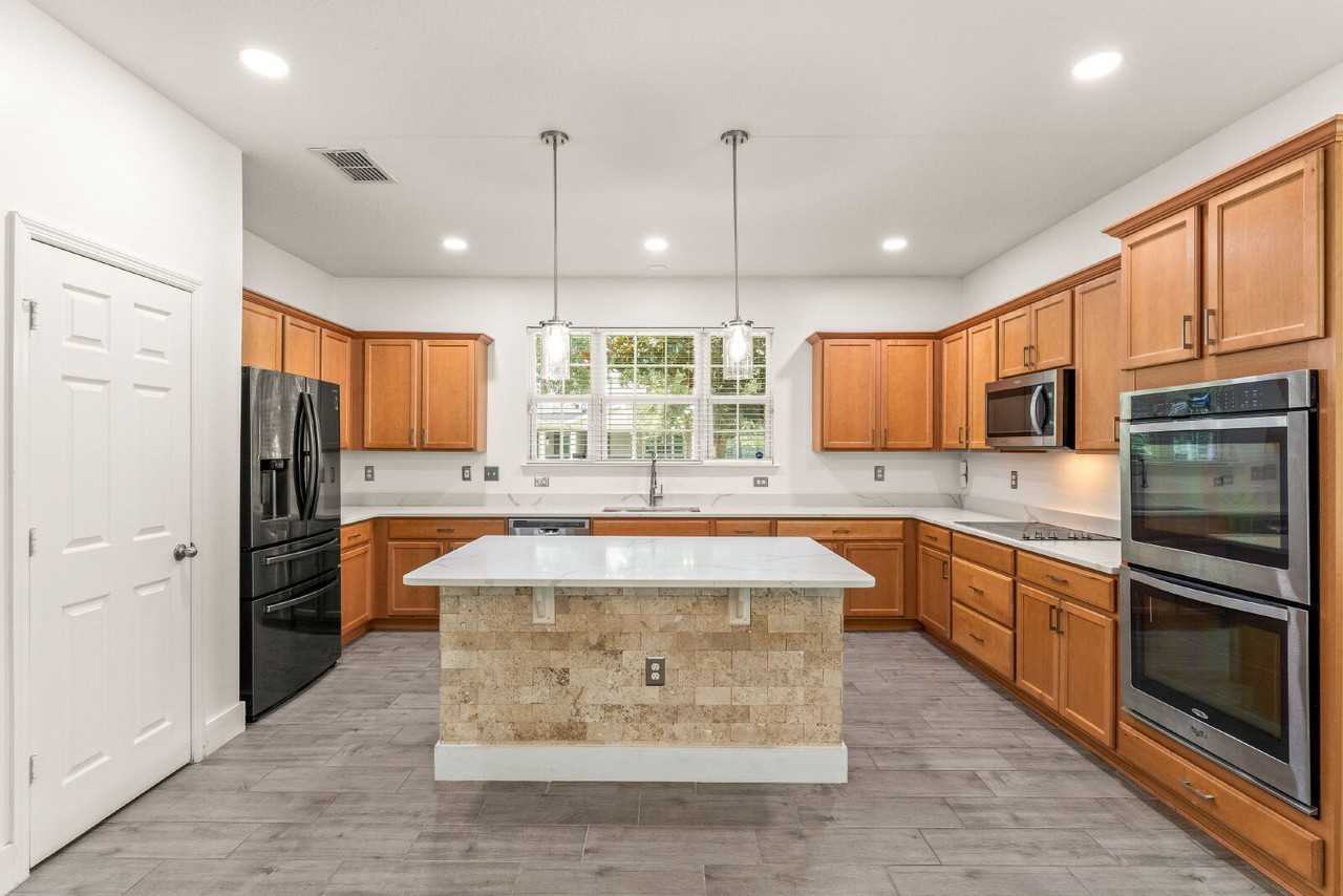 13701 Beckman Dr - Photo 6 of 47