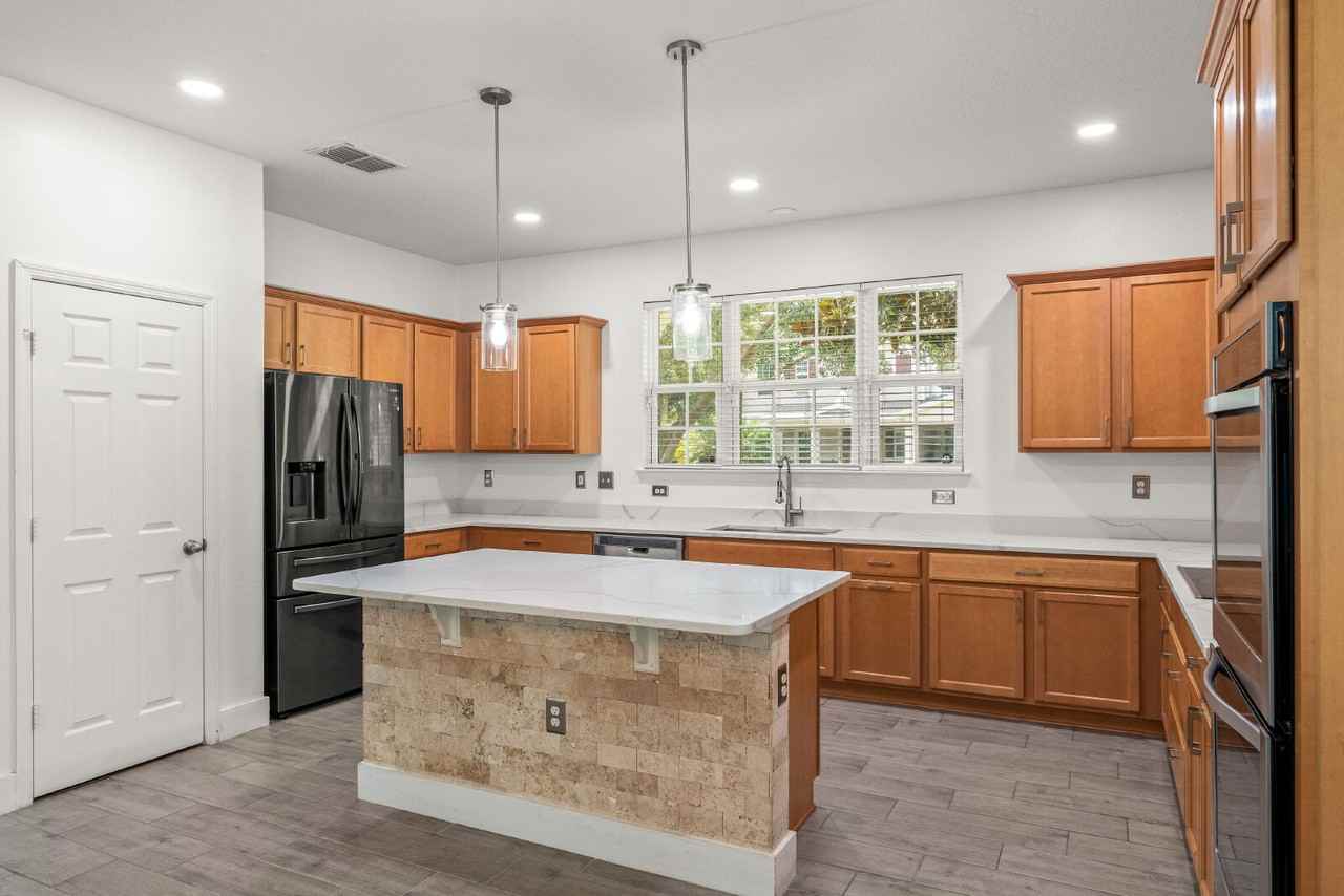 13701 Beckman Dr - Photo 7 of 47