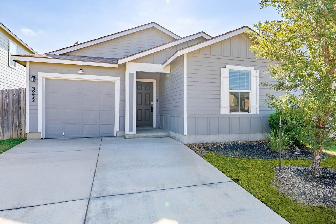 3232 Onion Crk - Photo 3 of 34