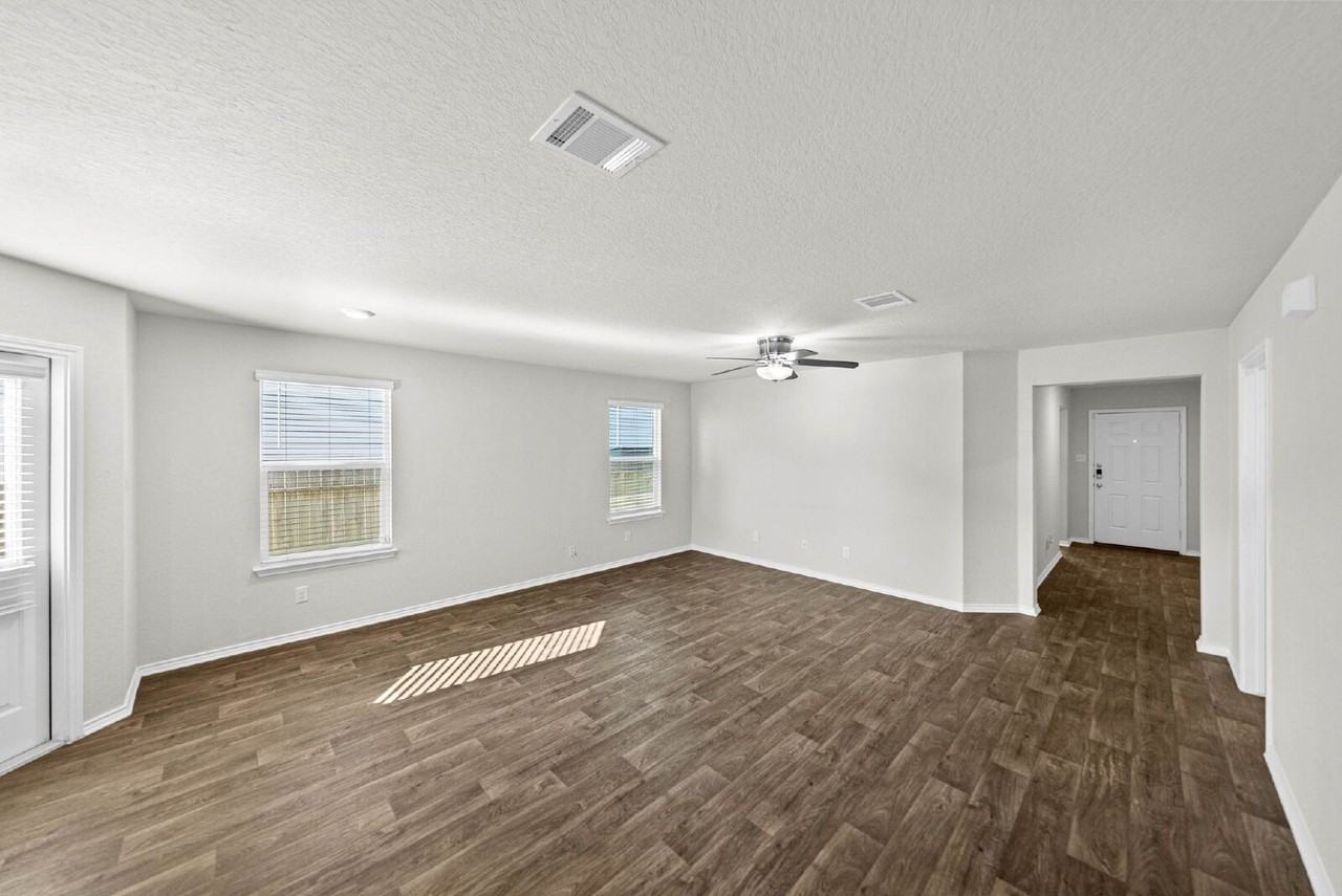 3232 Onion Crk - Photo 7 of 34