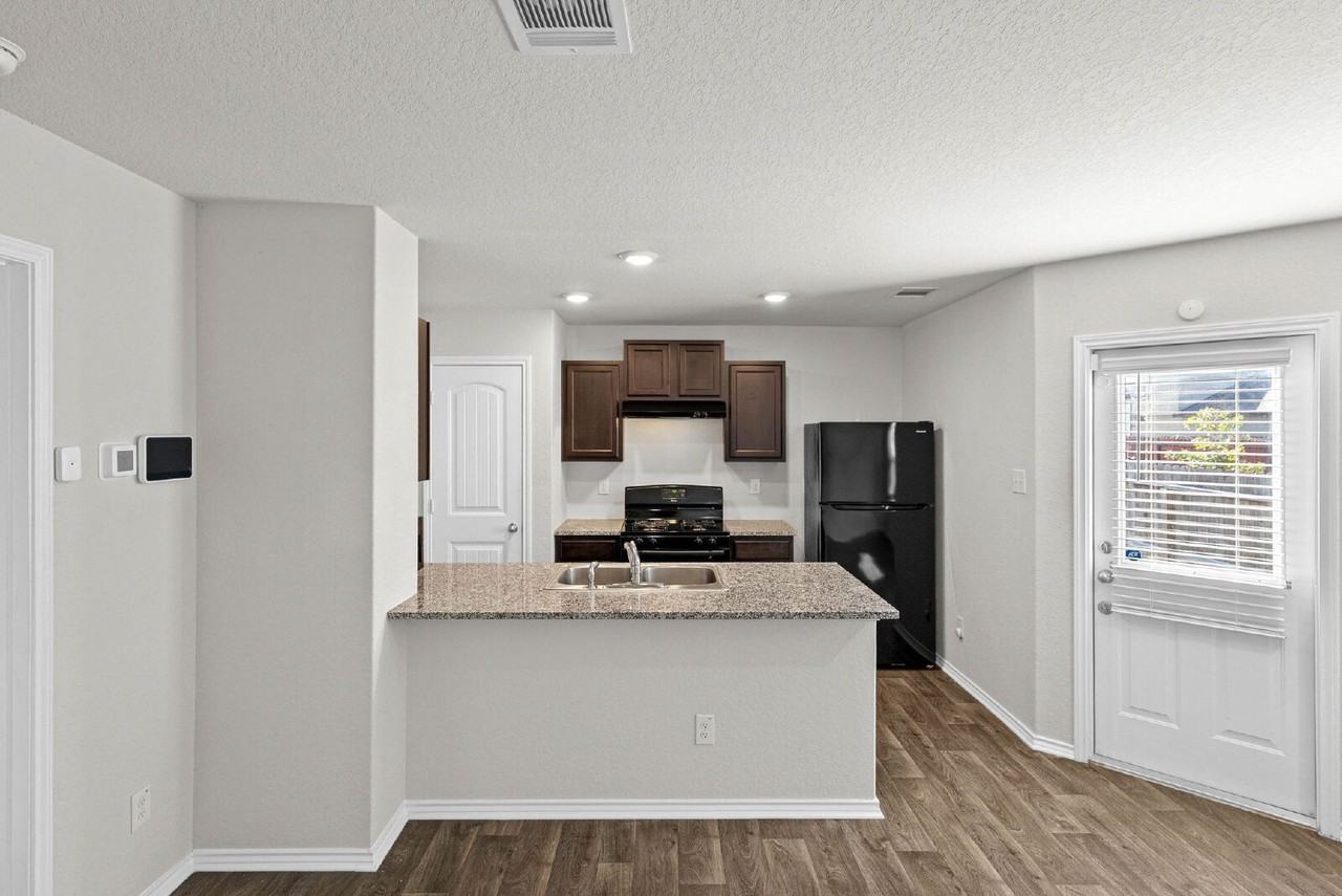 3232 Onion Crk - Photo 7 of 32