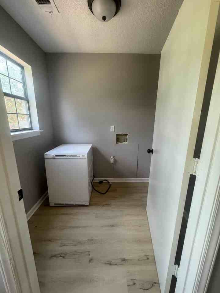 2020 Somerset Dr Apt 4 - Photo 2 of 9