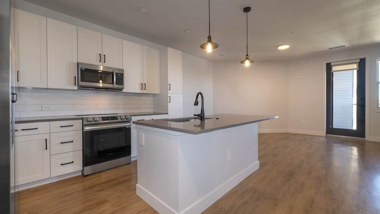 White Fence Farm - Photo 6 of 50