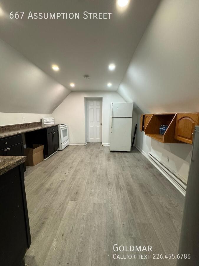667 Assumption St - Photo 3 of 12