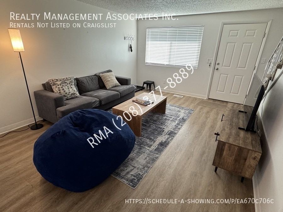 2277 S Pond St - Photo 2 of 10