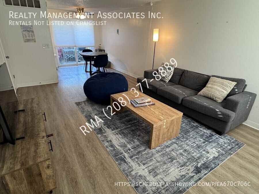 2277 S Pond St - Photo 3 of 10