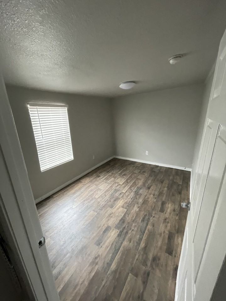 710 Sw 3rd St #NA - Photo 5 of 10