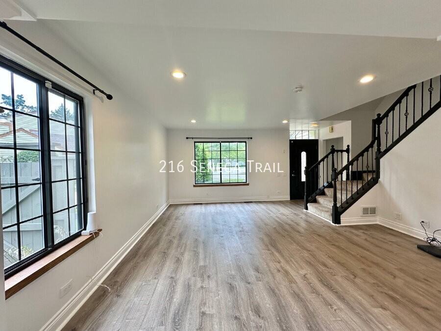216 Seneca Trl - Photo 3 of 18