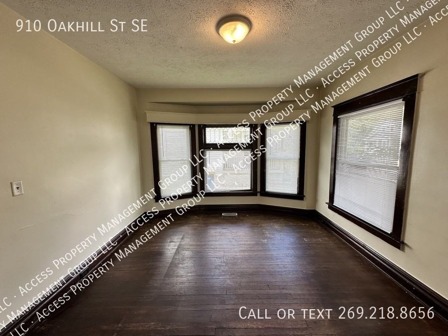 910 Oakhill St Se - Photo 2 of 26
