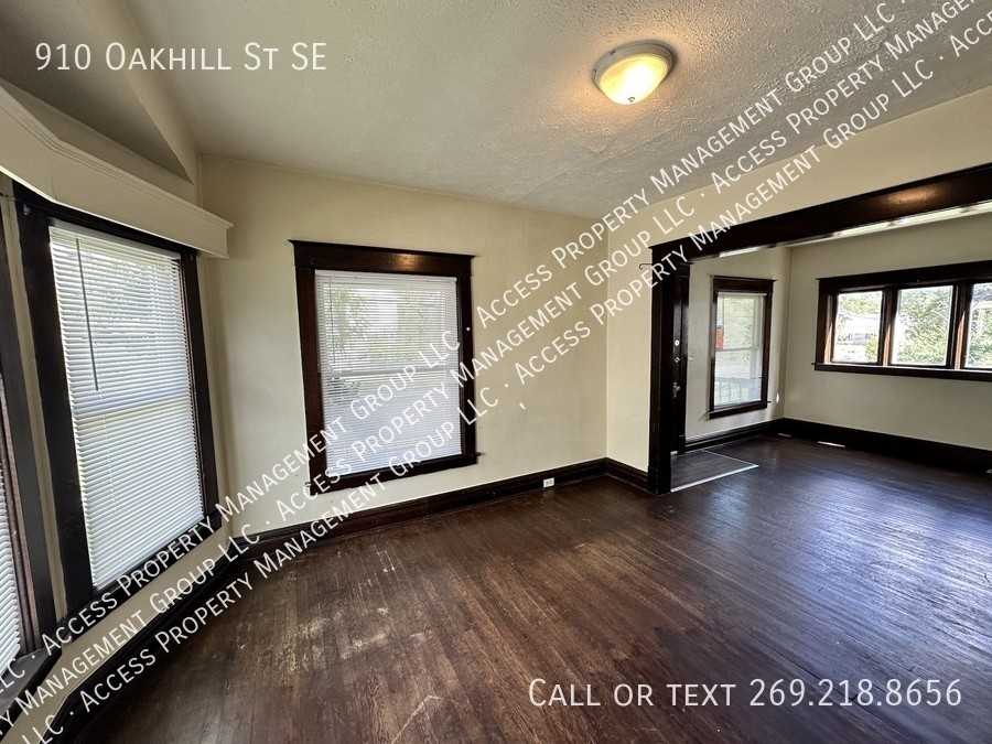 910 Oakhill St Se - Photo 3 of 26