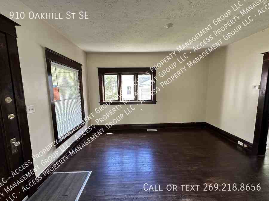 910 Oakhill St Se - Photo 5 of 26