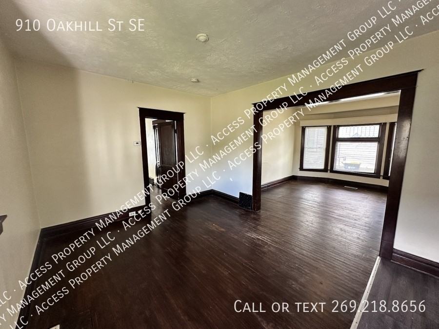 910 Oakhill St Se - Photo 6 of 26