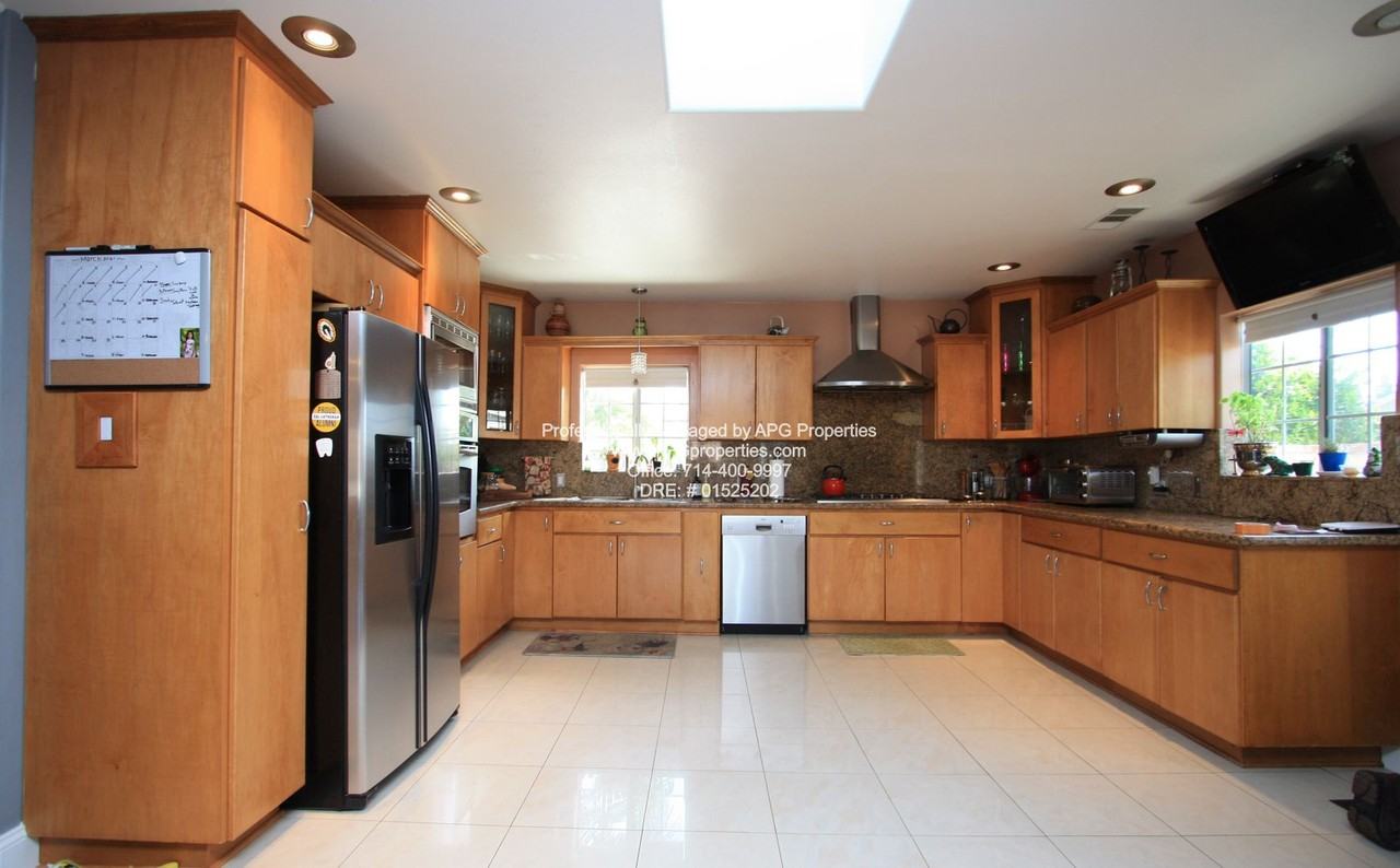 222 Alpine St - Photo 5 of 20