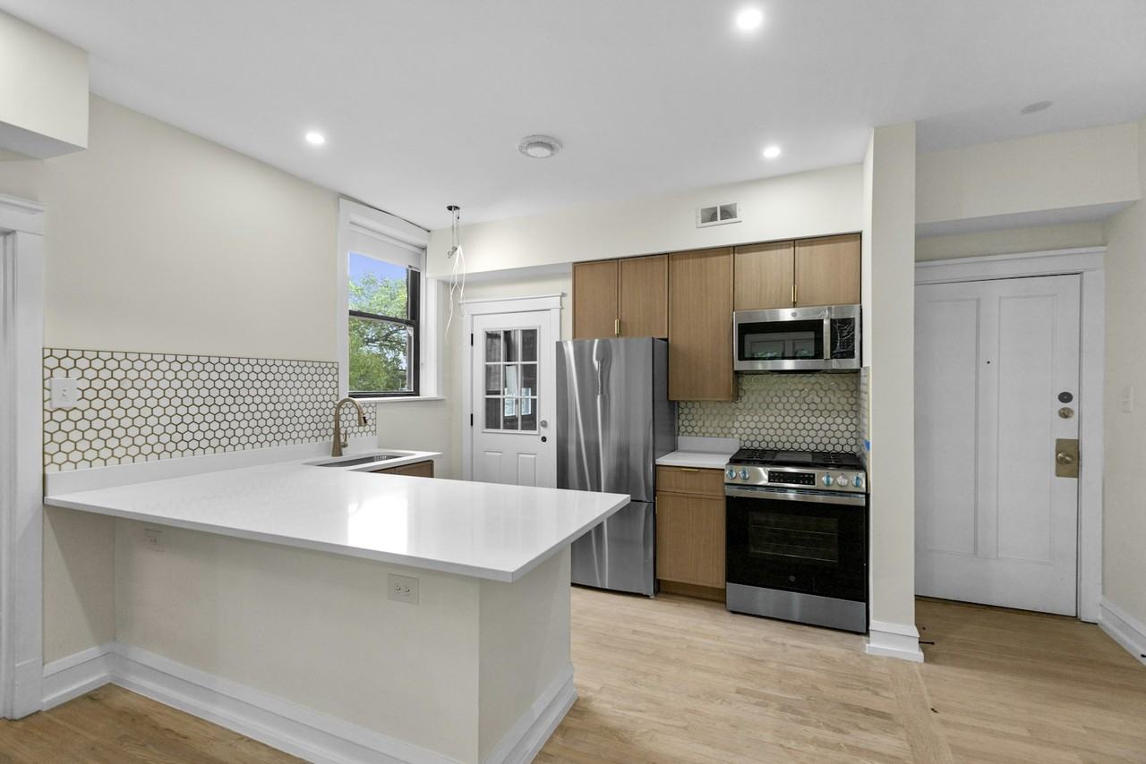 4636 North Hamilton Avenue, Unit 1 - Photo 3 of 25