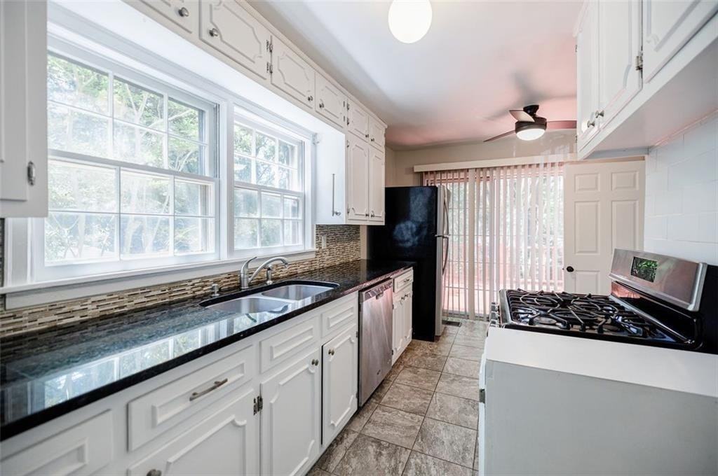 1716 Beacon Hill Blvd NE, Unit 1 - Photo 4 of 20