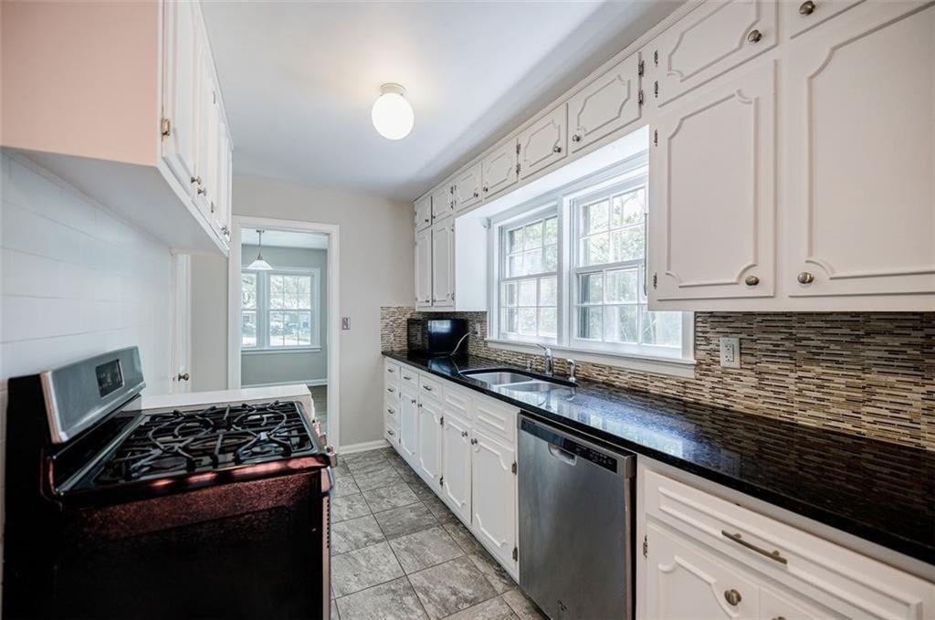 1716 Beacon Hill Blvd NE, Unit 1 - Photo 5 of 20