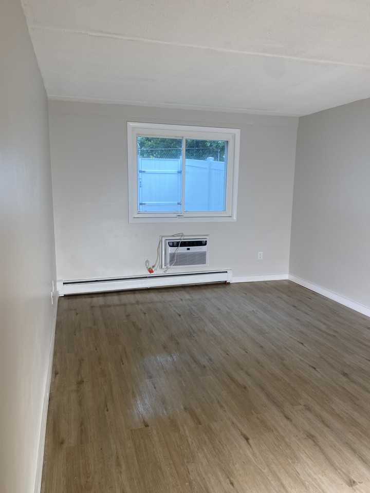 85 N Middletown - Photo 4 of 11