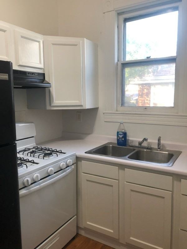 114 E 10th Street - Photo 3 of 7