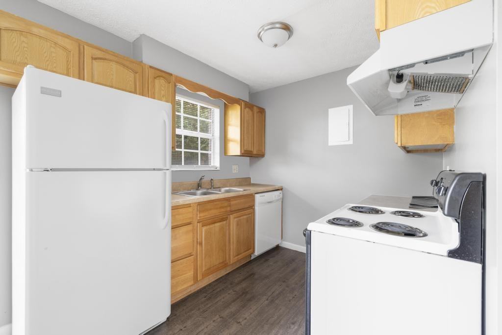 1429 Stratford Road - Photo 5 of 20