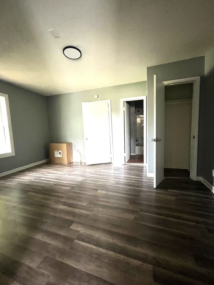 424 Dyer Ave Brownsville - Photo 3 of 8