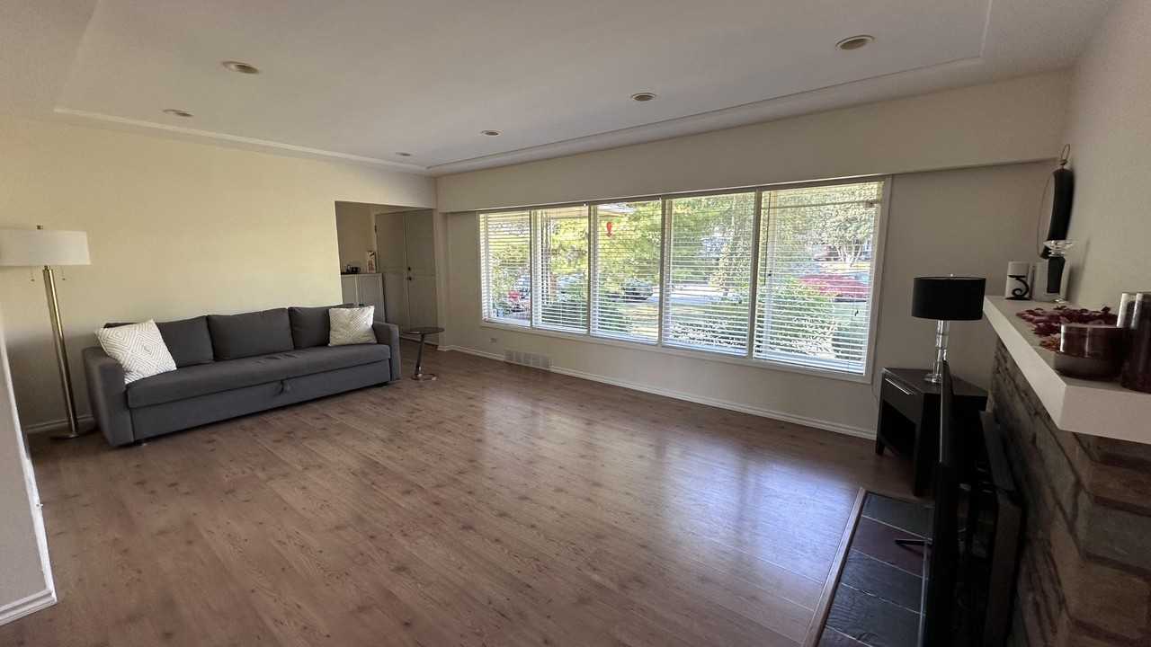 527 West 14th St #1 - Photo 3 of 10