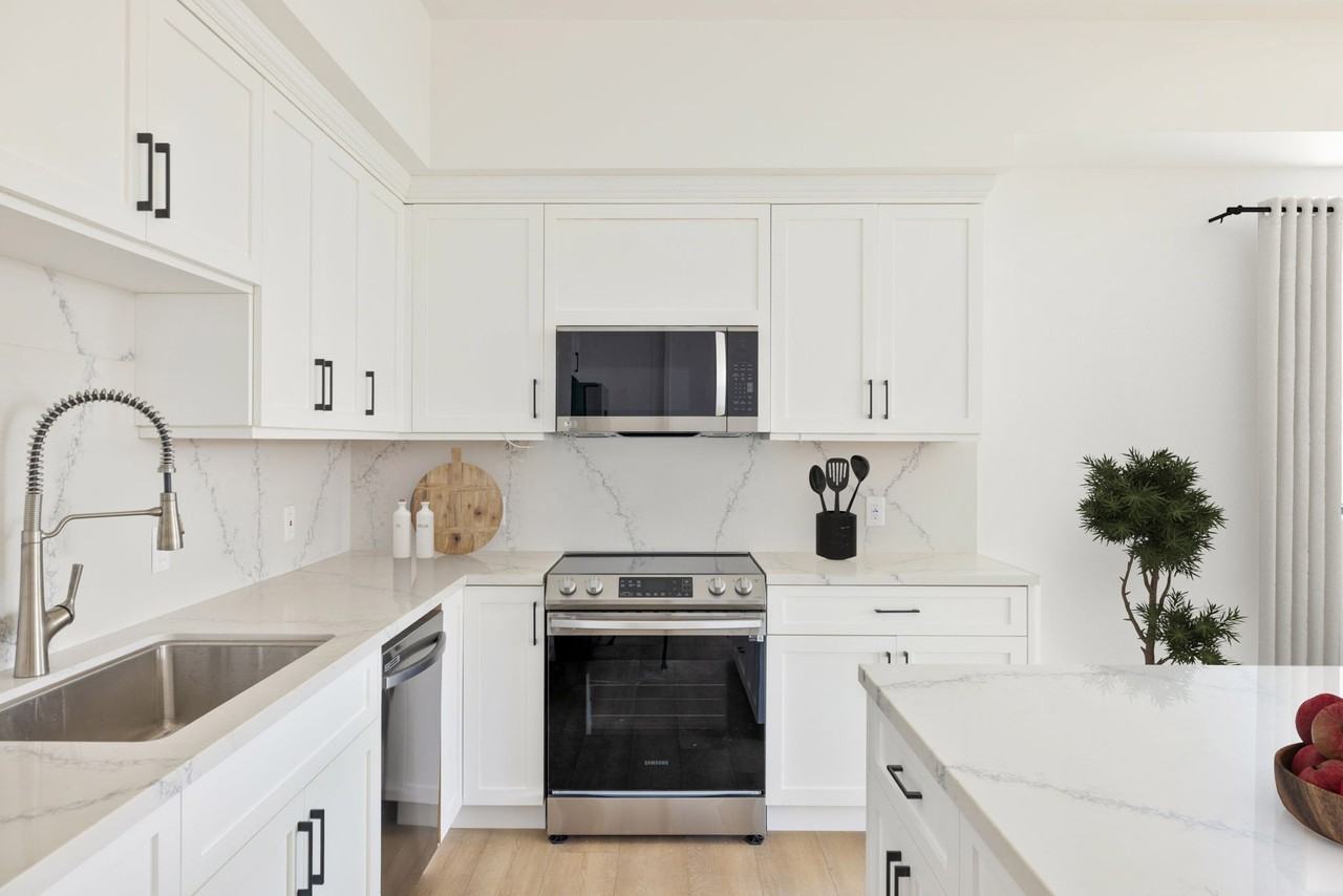 4827 Oakwood Avenue - Photo 5 of 39