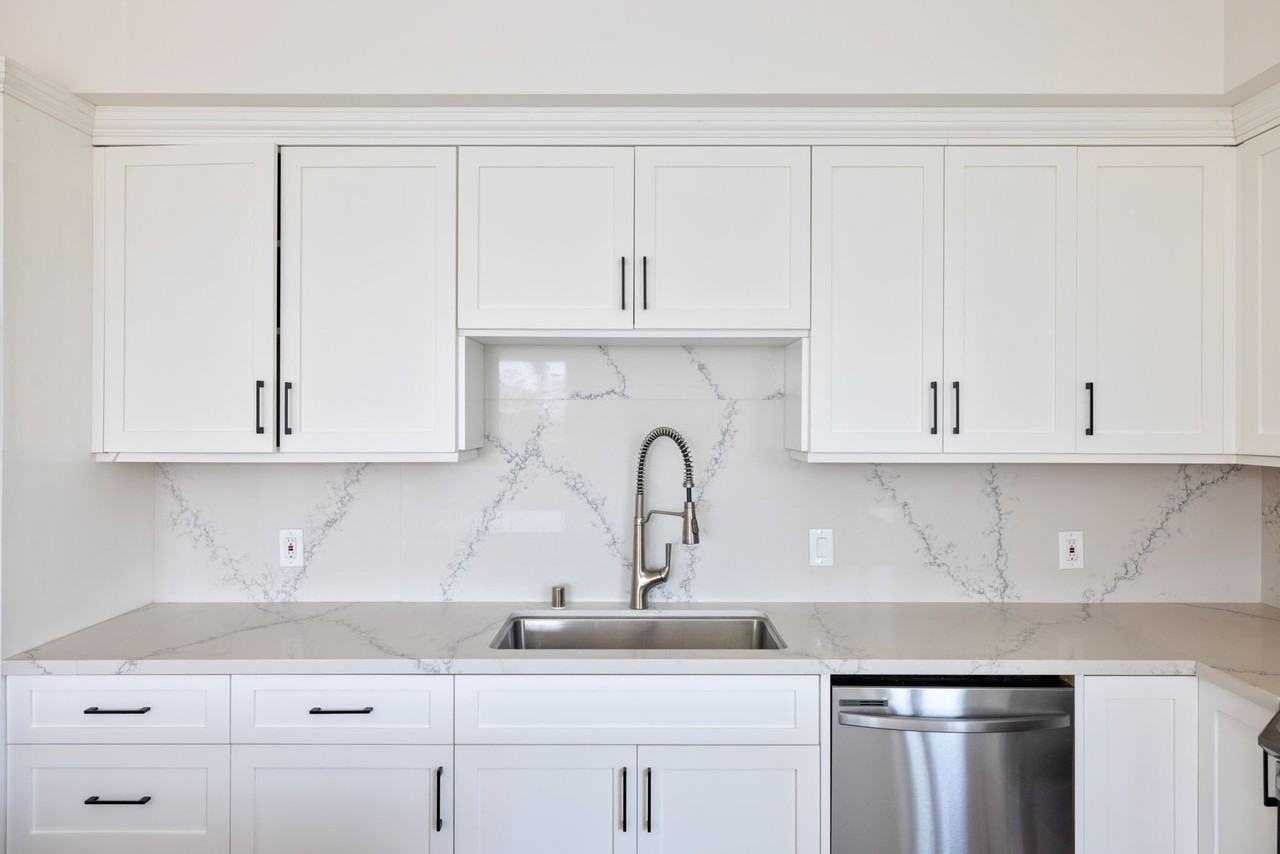 4827 Oakwood Avenue - Photo 6 of 39