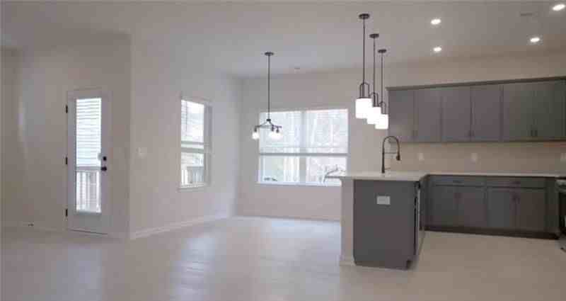 702 Shetland Trl - Photo 3 of 22