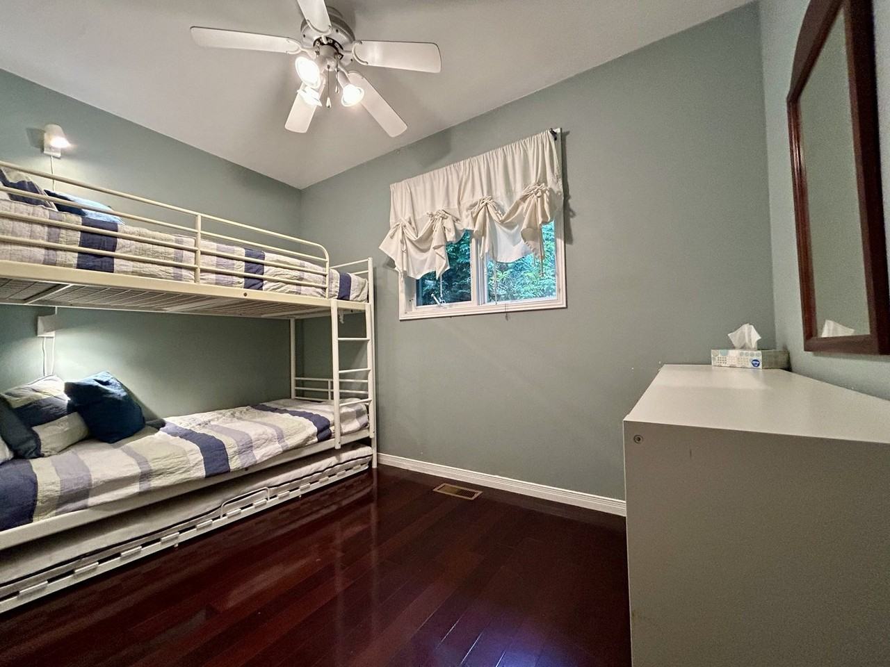 10 Glass St - Photo 3 of 11