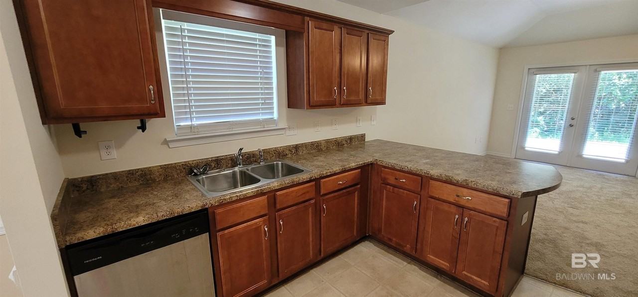 7339 Franklin Square Ct - Photo 3 of 16