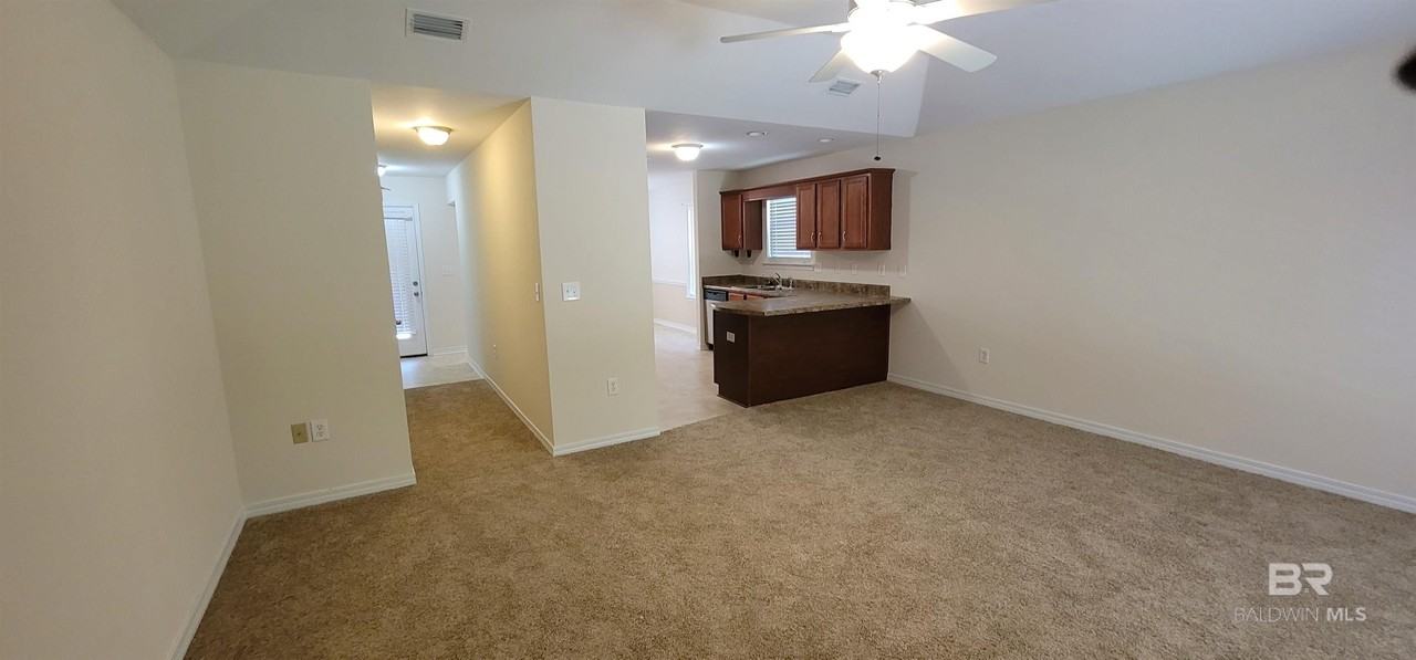 7339 Franklin Square Ct - Photo 5 of 16