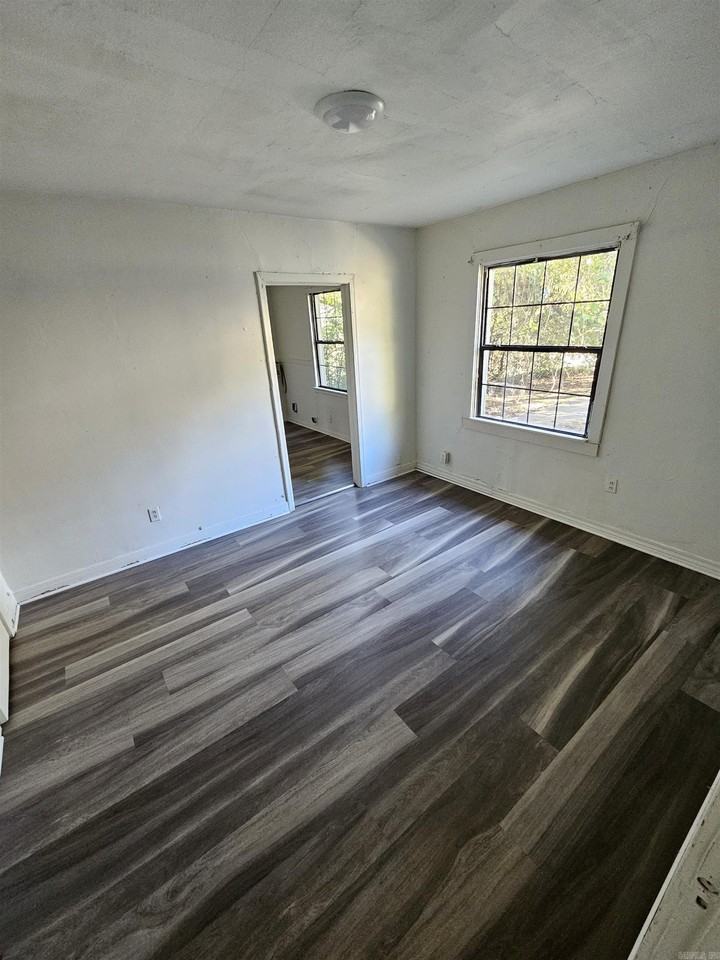 2804 Lincoln Avenue - Photo 3 of 6