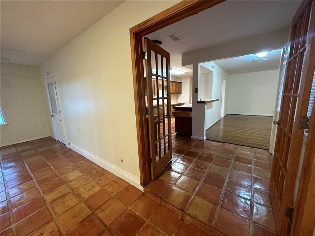 606 Wilshire Place - Photo 2 of 25