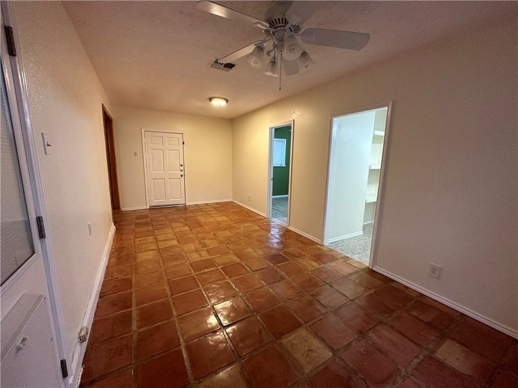606 Wilshire Place - Photo 3 of 25