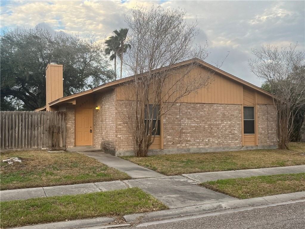 2942 Riverbend Court - Photo 2 of 33