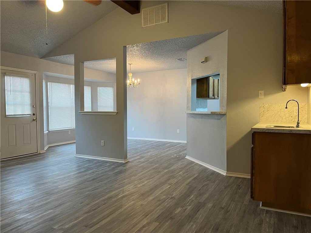 2942 Riverbend Court - Photo 4 of 33