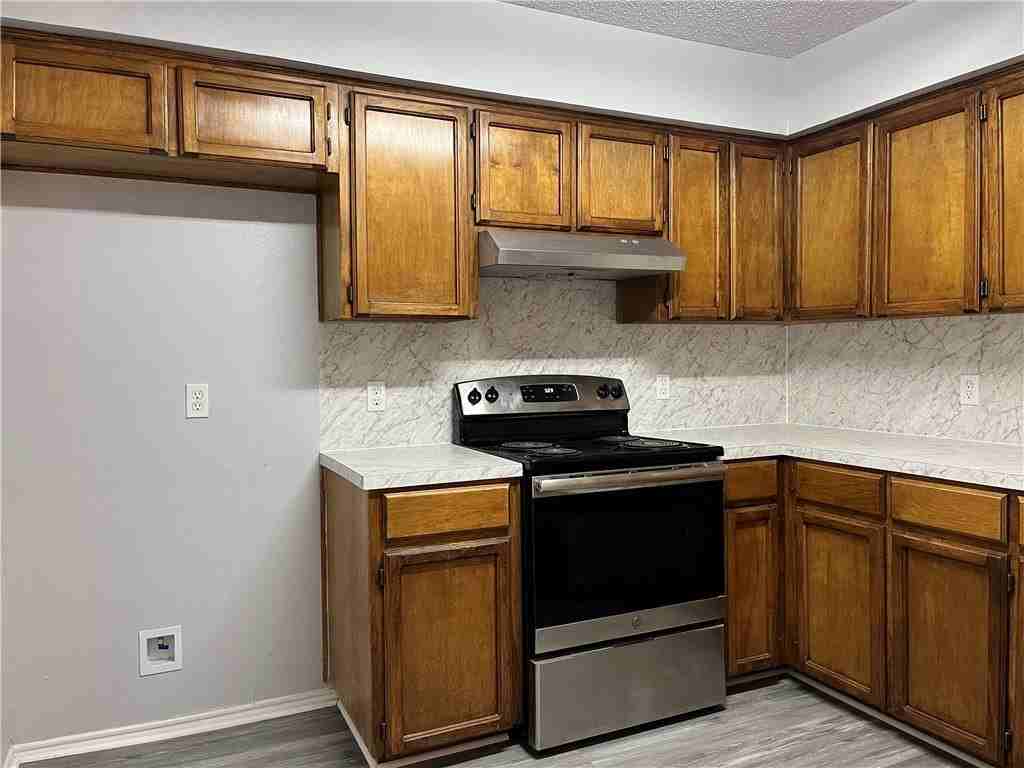 2942 Riverbend Court - Photo 7 of 33