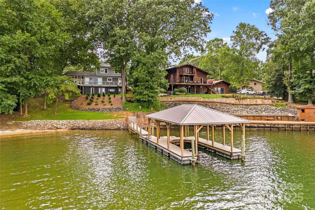 9598 Riviera Dr - Photo 7 of 47